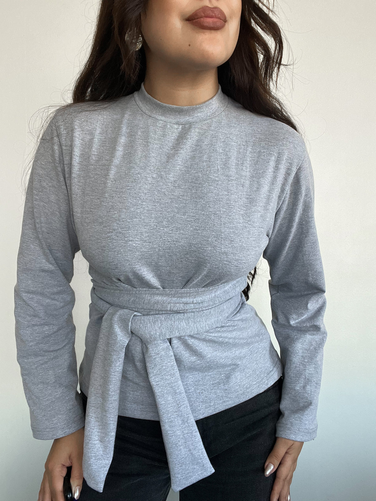 TOP KYOTO GRIS - POLERA CON LAZOS MANGA LARGA DE ALGODÓN