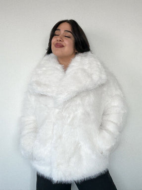 Abrigo blanco peludo para mujer con cuello solapa, suave, elegante y abrigador kadenkas.com