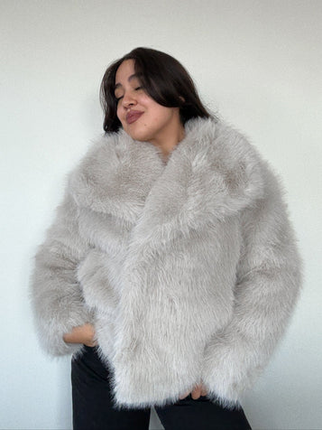 Abrigo gris peludo para mujer con cuello solapa, suave, elegante y abrigador kadenkas.com