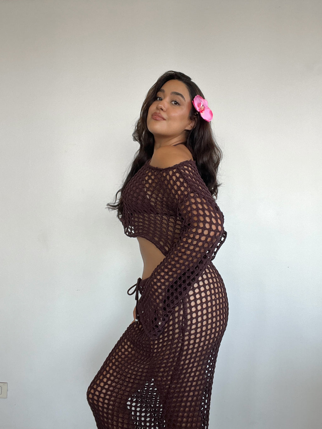 conjunto tejido de algodón color cafe de mujer con top manga larga y falda larga calada estilo boho