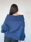 Suéter azul de mujer, modelo Lina, hombros descubiertos, fit relajado y tejido suave – Kadenkas