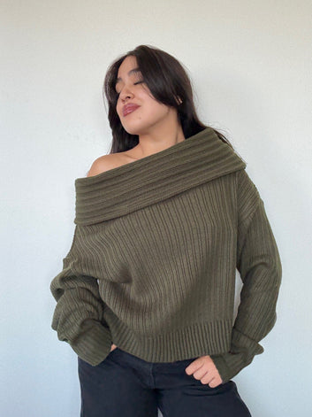 Sweater musgo tejido para mujer con diseño off-shoulder, suave y elegante kadenkas.com