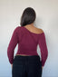 Polera burdeo off-shoulder para mujer, ajustada, elasticada, manga larga y cómoda kadenkas.com