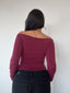 Polera burdeo off-shoulder para mujer, ajustada, elasticada, manga larga y cómoda kadenkas.com