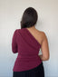 Polera burdeo asimétrica para mujer con una manga, elasticada y cómoda kadenkas.com