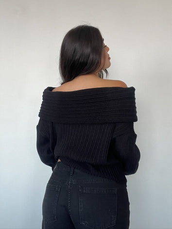 Sweater negro tejido para mujer con diseño off-shoulder suave y cómodo kadenkas.com