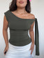 top polera verde asimetrico mujer con lazo en hombro estilo verano