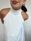 Top polera halter blanco estilo capa con amarras, diseño fluido y corte simétrico para mujer