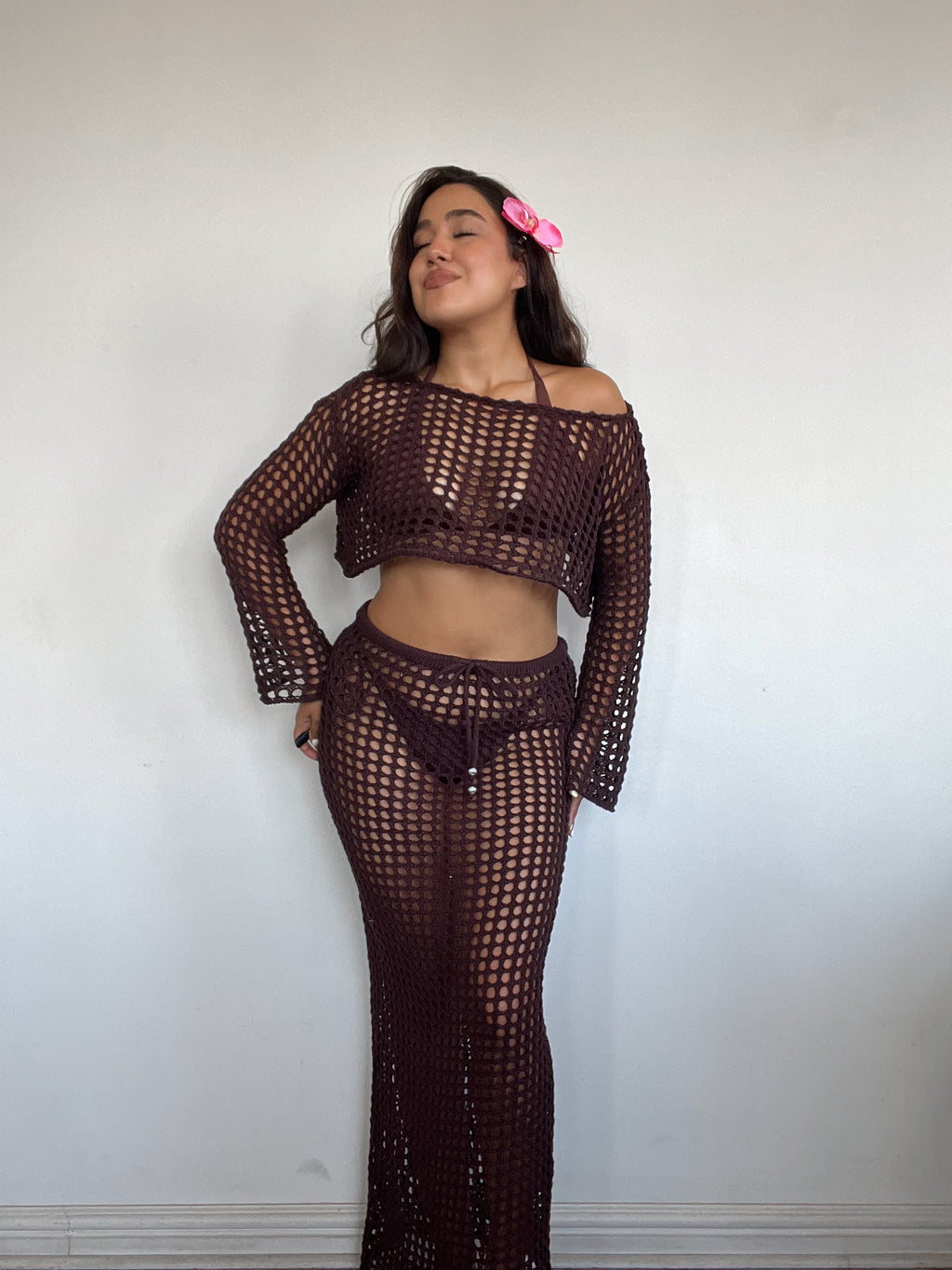 conjunto tejido de algodón color cafe de mujer con top manga larga y falda larga calada estilo boho