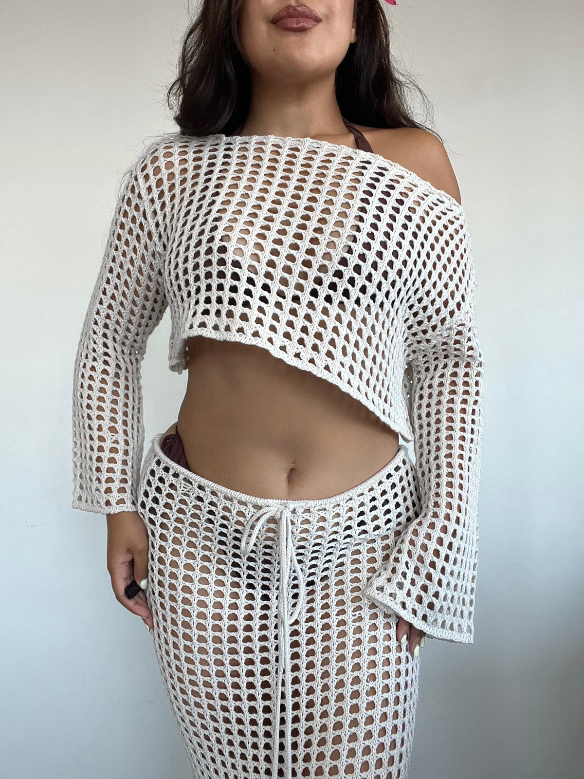 conjunto tejido de algodón color crudo de mujer con top manga larga y falda larga calada estilo boho