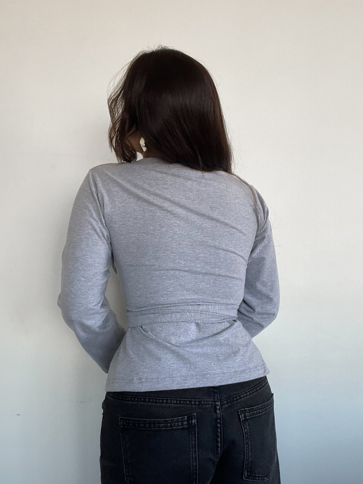 TOP KYOTO GRIS - POLERA CON LAZOS MANGA LARGA DE ALGODÓN