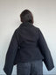CHAQUETA OSAKA NEGRA - ABRIGO TIPO CAPA CON CINTURÓN