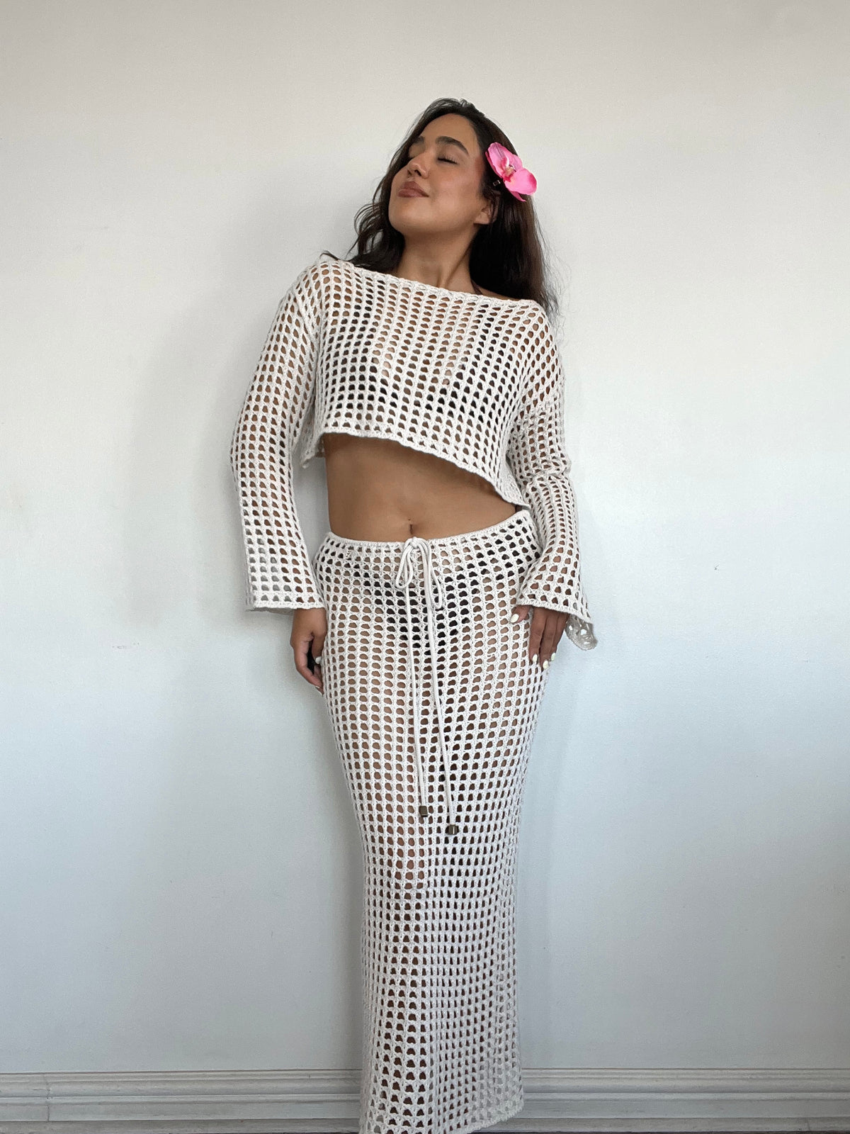 conjunto tejido de algodón color crudo de mujer con top manga larga y falda larga calada estilo boho