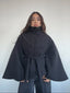 CHAQUETA OSAKA NEGRA - ABRIGO TIPO CAPA CON CINTURÓN