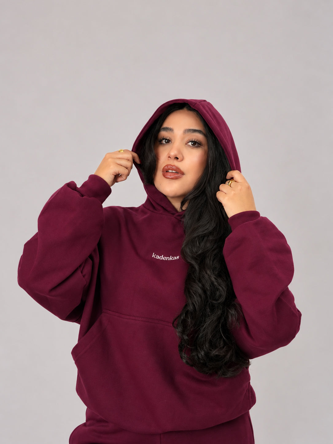 POLERÓN HOODIE CANGURO LOGO BORDADO - BURDEO