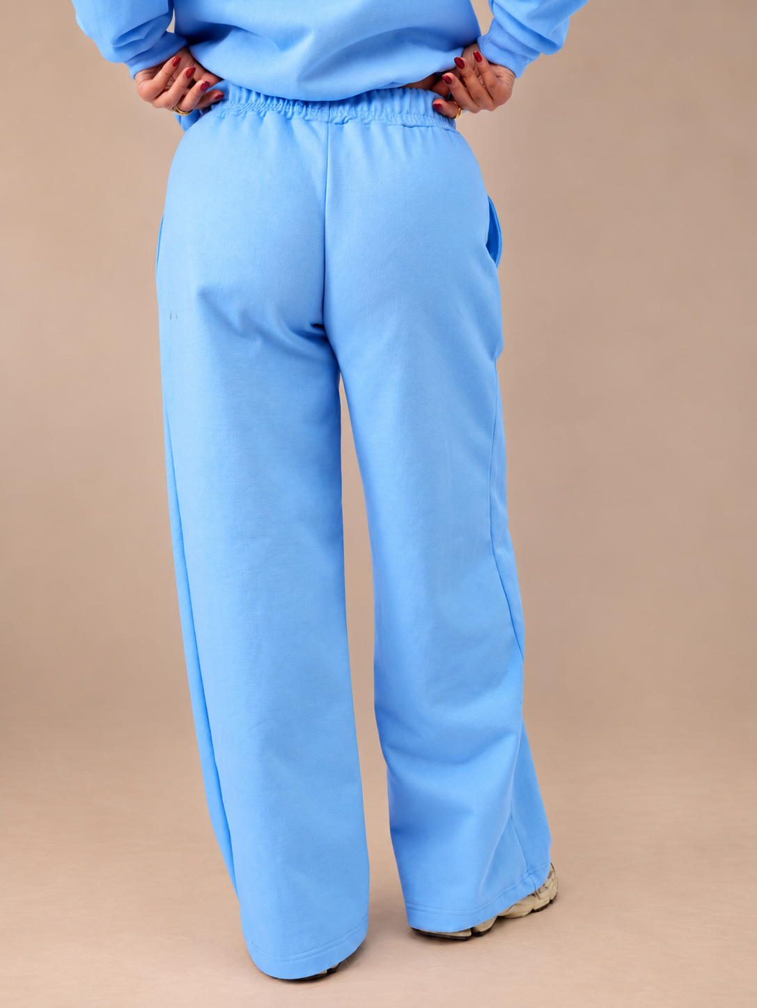 PANTALÓN DE BUZO RECTO LOGO BORDADO - CELESTE