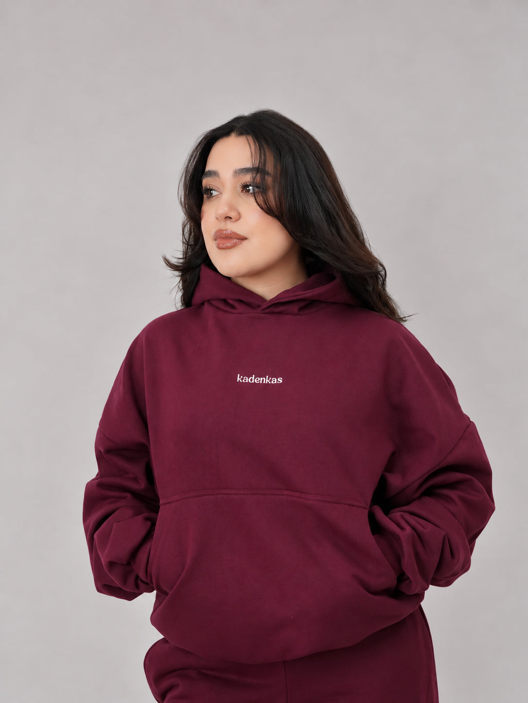 POLERÓN HOODIE CANGURO LOGO BORDADO - BURDEO