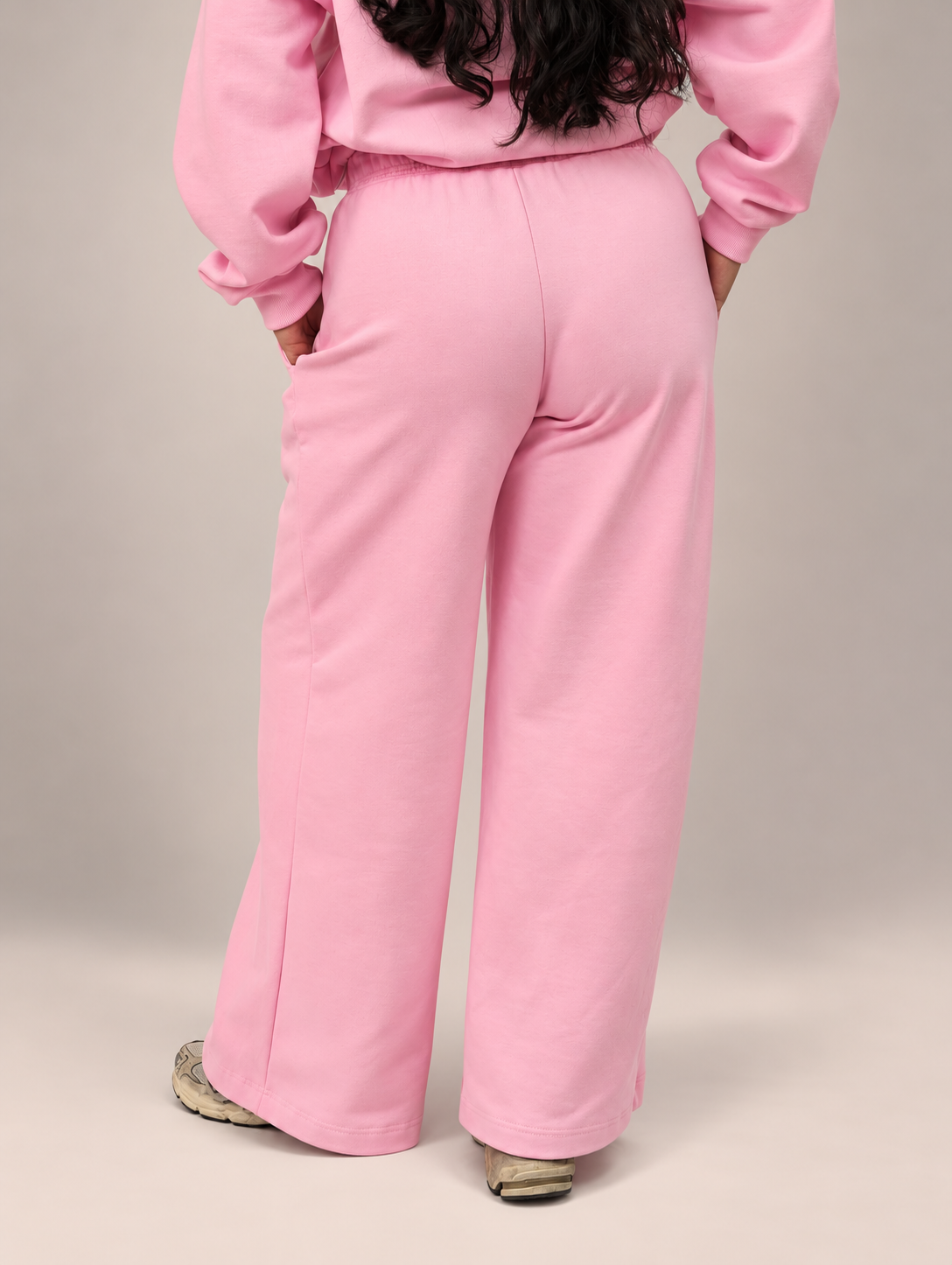 PANTALÓN DE BUZO RECTO LOGO BORDADO - ROSADO