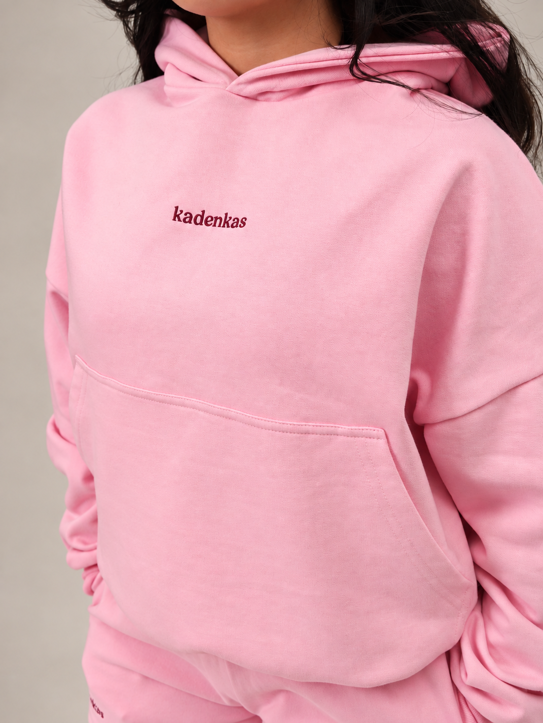 POLERÓN HOODIE CANGURO LOGO BORDADO - ROSADO