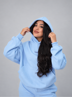 POLERÓN HOODIE CANGURO LOGO BORDADO - CELESTE