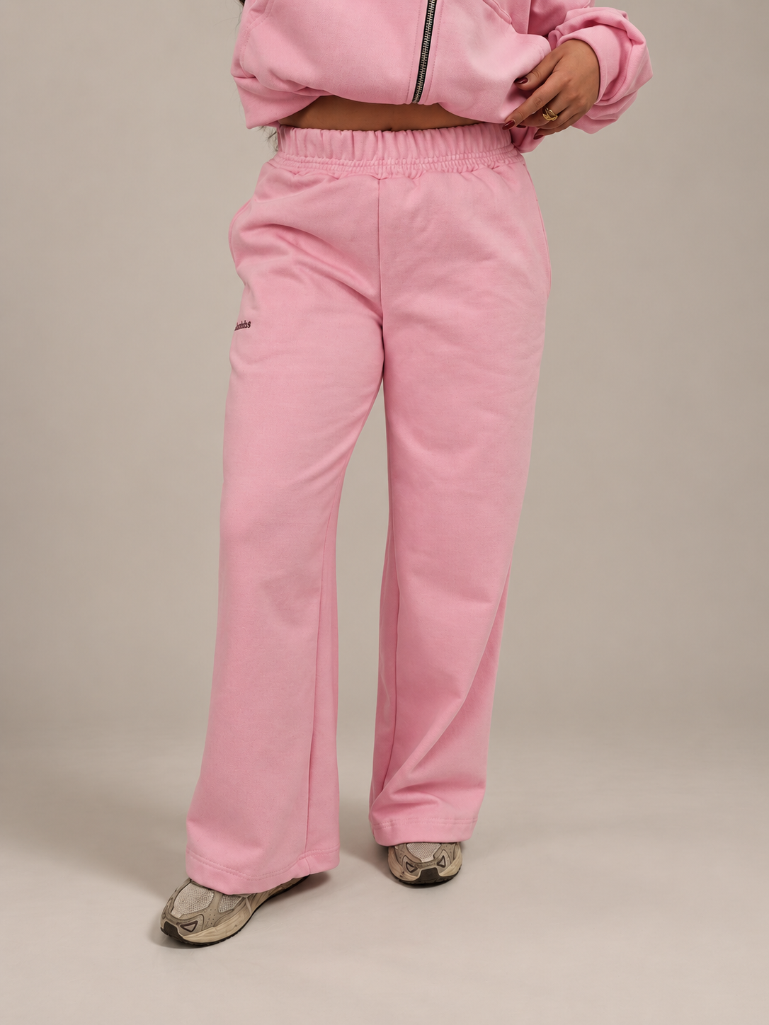 PANTALÓN DE BUZO RECTO LOGO BORDADO - ROSADO