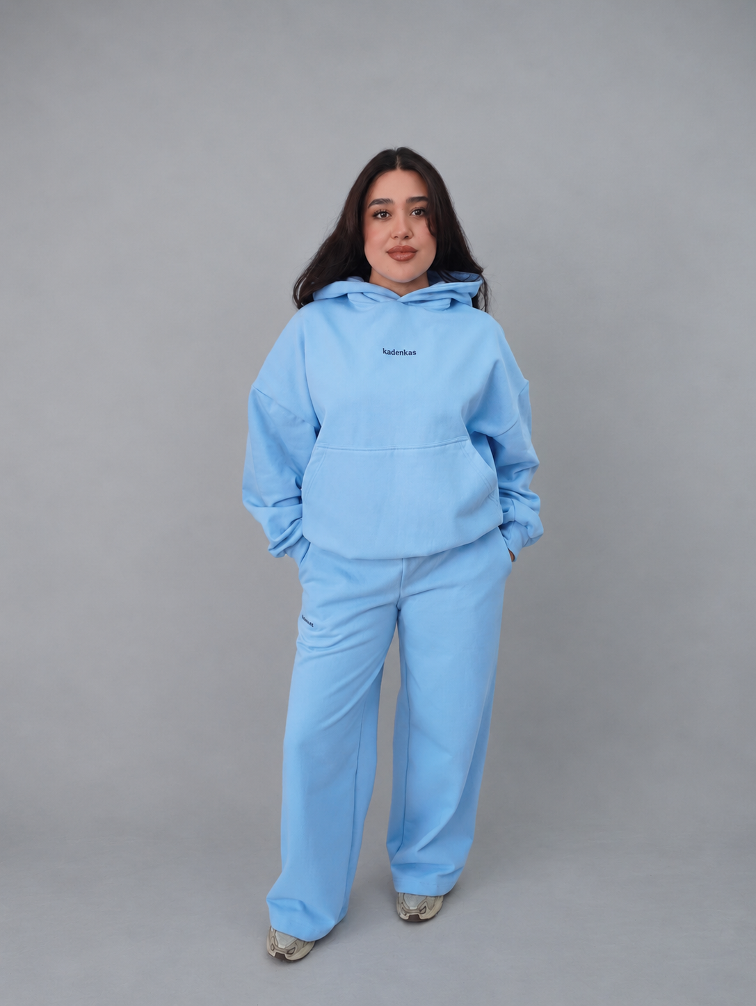 PANTALÓN DE BUZO RECTO LOGO BORDADO - CELESTE
