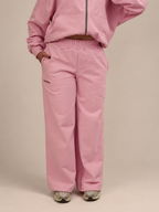 PANTALÓN DE BUZO RECTO LOGO BORDADO - ROSADO