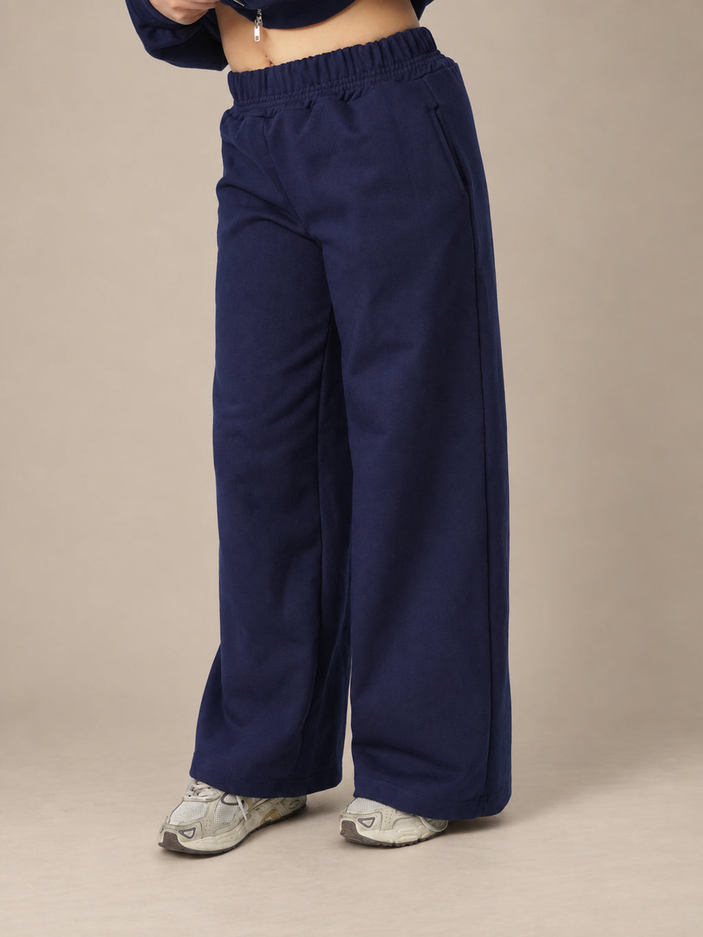 PANTALÓN DE BUZO RECTO LOGO BORDADO - AZUL MARINO