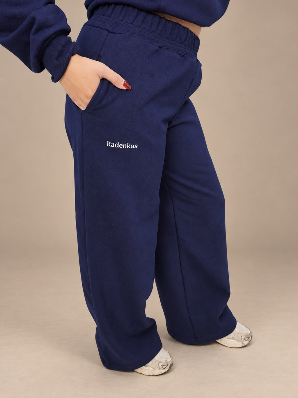 PANTALÓN DE BUZO RECTO LOGO BORDADO - AZUL MARINO