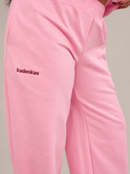 PANTALÓN DE BUZO RECTO LOGO BORDADO - ROSADO