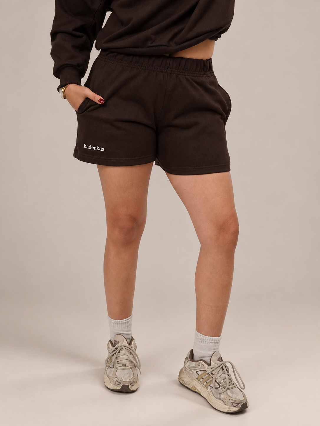 SHORT DE BUZO LOGO BORDADO - CAFÉ