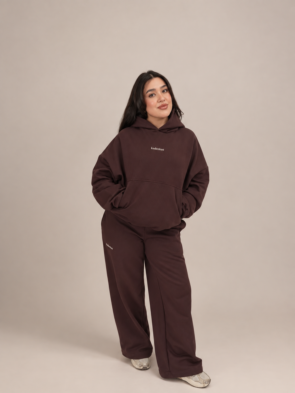 POLERÓN HOODIE CANGURO LOGO BORDADO - CAFÉ