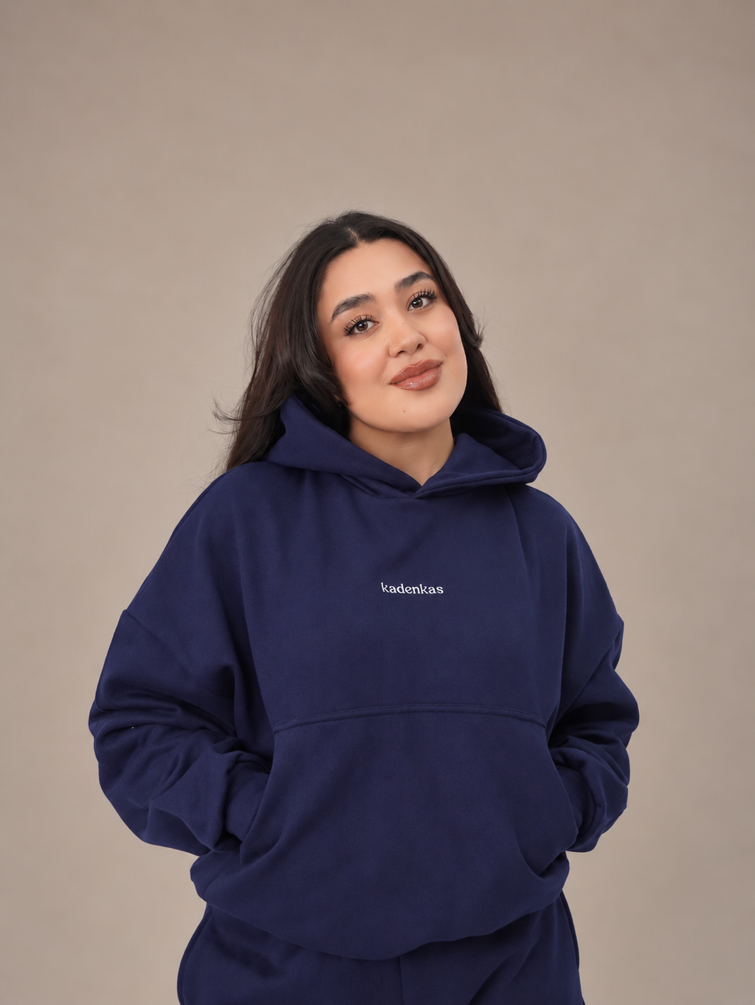 POLERÓN HOODIE CANGURO LOGO BORDADO - AZUL MARINO