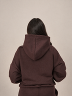 POLERÓN HOODIE CANGURO LOGO BORDADO - CAFÉ