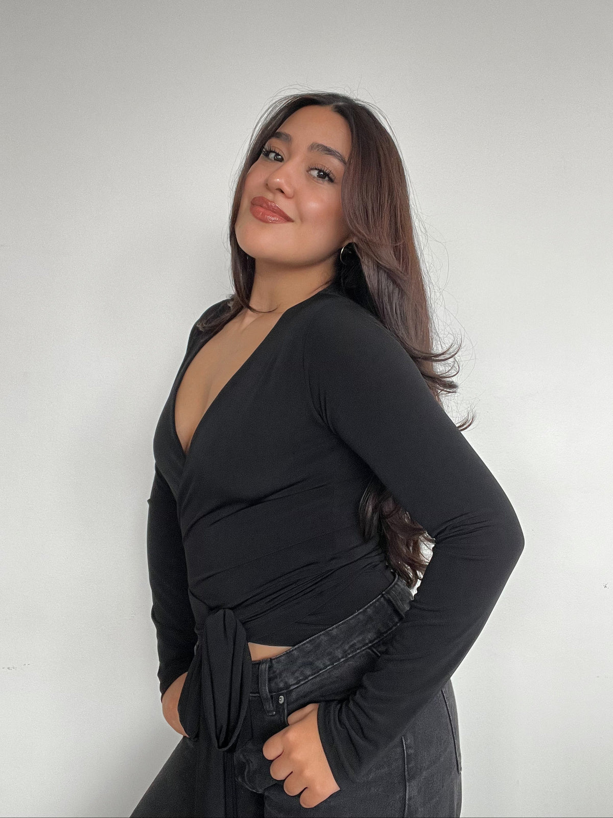 TOP PILATES NEGRO - POLERA MANGA LARGA ESCOTE CRUZADO AMARRAS