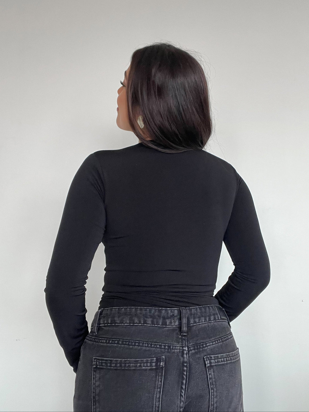 TOP PILATES NEGRO - POLERA MANGA LARGA ESCOTE CRUZADO AMARRAS