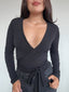 TOP PILATES NEGRO - POLERA MANGA LARGA ESCOTE CRUZADO AMARRAS