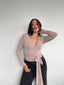 TOP PILATES BEIGE - POLERA MANGA LARGA ESCOTE CRUZADO AMARRAS