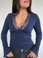 TOP SIENNA AZUL - POLERA CON ESCOTE Y ENCAJE