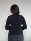 TOP SIENNA NEGRO - POLERA CON ESCOTE Y ENCAJE