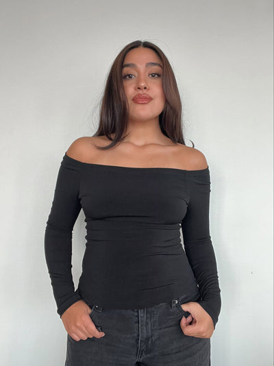 TOP LUNA NEGRO - POLERA MANGA LARGA OFF SHOULDER AJUSTADA