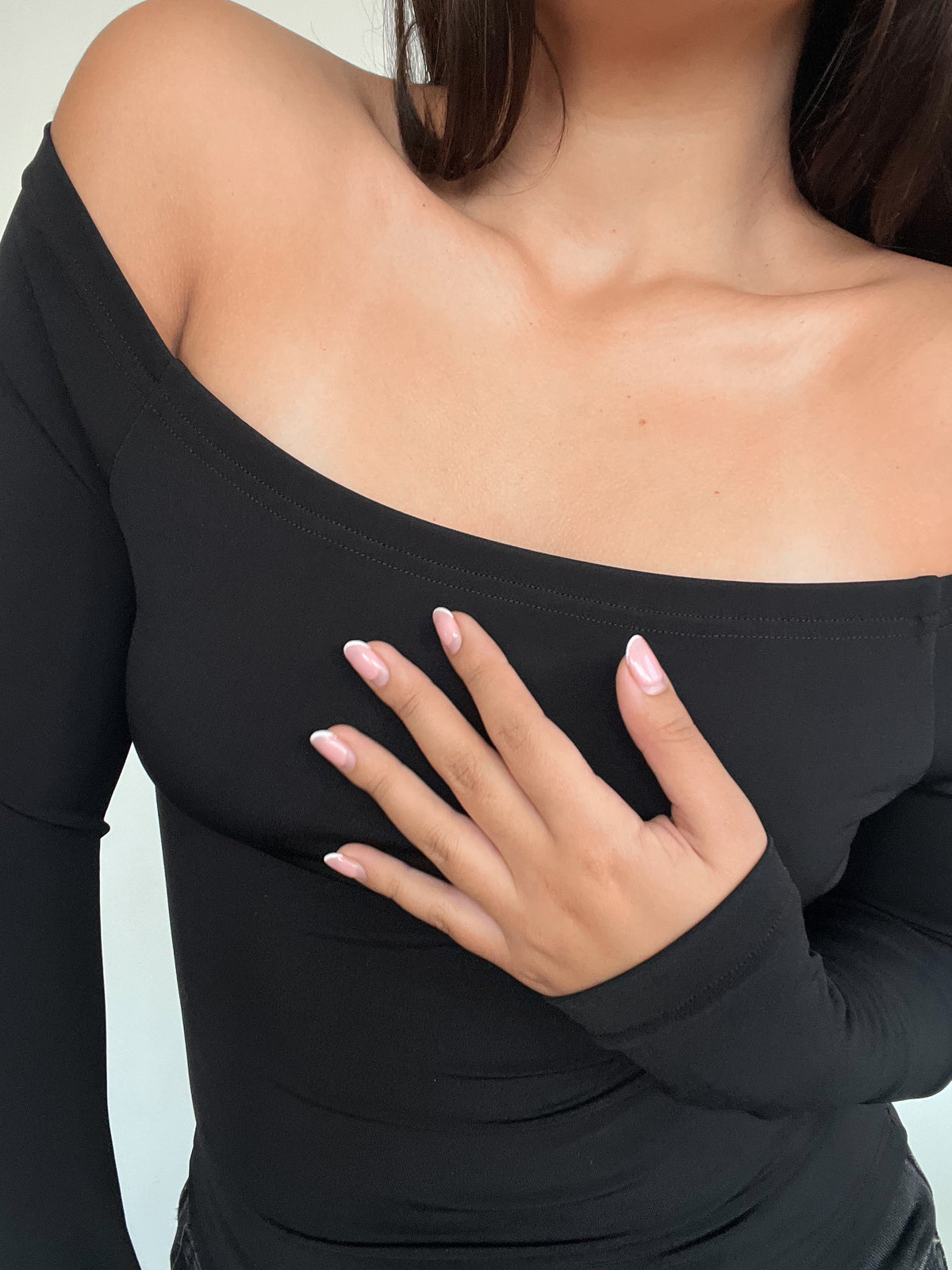 TOP LUNA NEGRO - POLERA MANGA LARGA OFF SHOULDER AJUSTADA