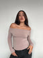 TOP LUNA BEIGE - POLERA MANGA LARGA OFF SHOULDER AJUSTADA