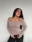 TOP LUNA BEIGE - POLERA MANGA LARGA OFF SHOULDER AJUSTADA