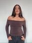 TOP LUNA CAFÉ - POLERA MANGA LARGA OFF SHOULDER AJUSTADA