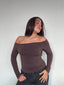 TOP LUNA CAFÉ - POLERA MANGA LARGA OFF SHOULDER AJUSTADA
