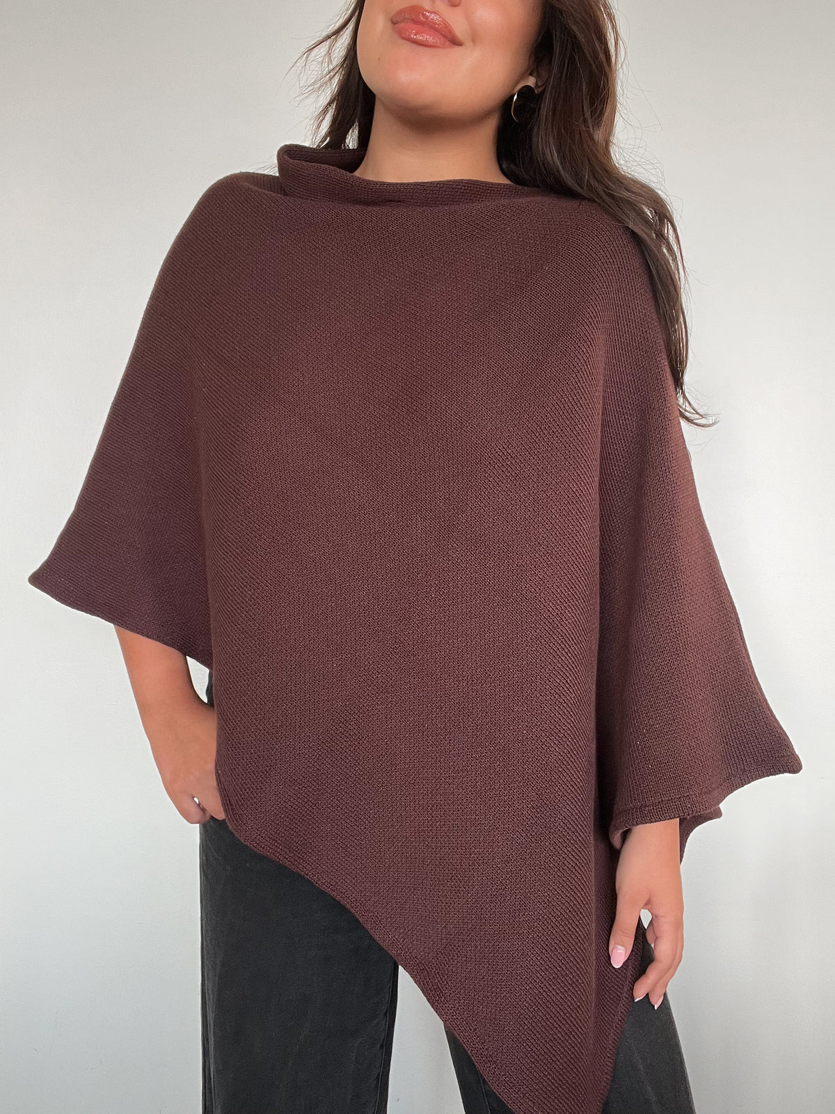 SWEATER CHARLOTTE CAFÉ - PONCHO ASIMÉTRICO MANTA DE ALGODÓN
