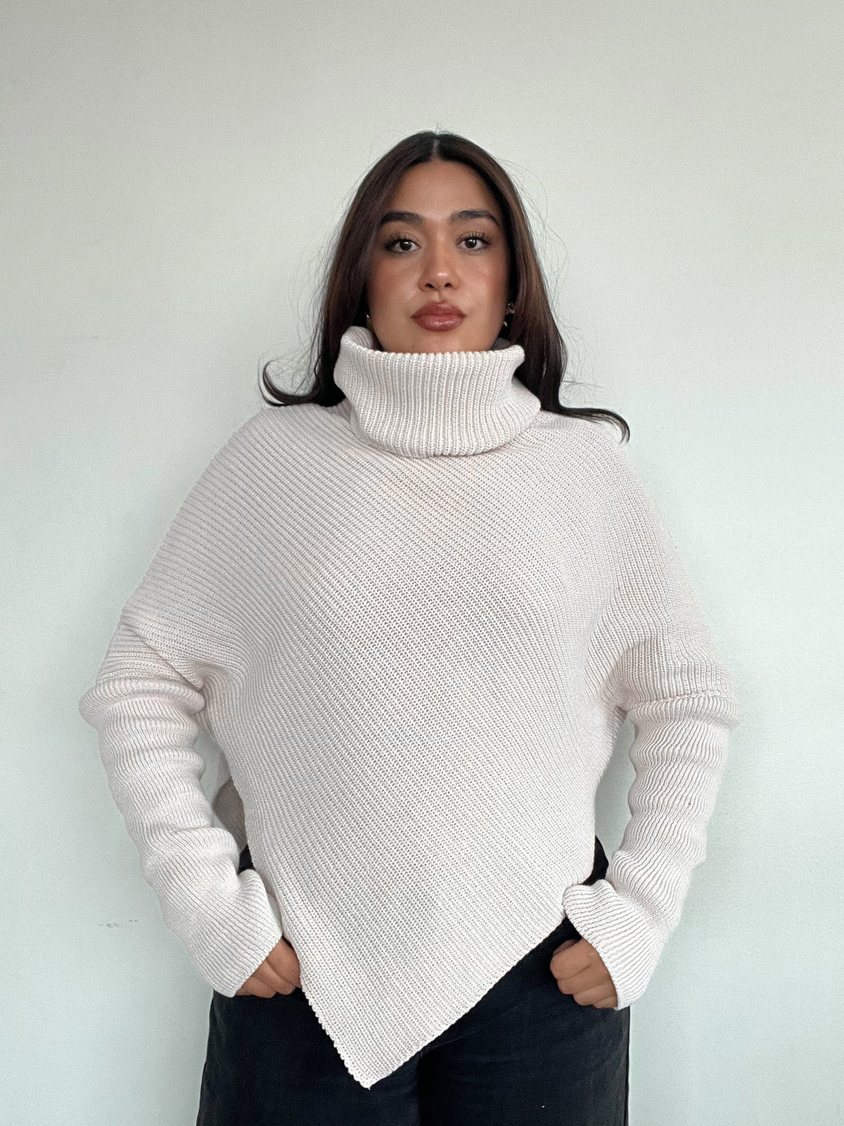 SWEATER CELINE CRUDO - CHALECO DE ALGODÓN TIPO PONCHO CON MANGAS