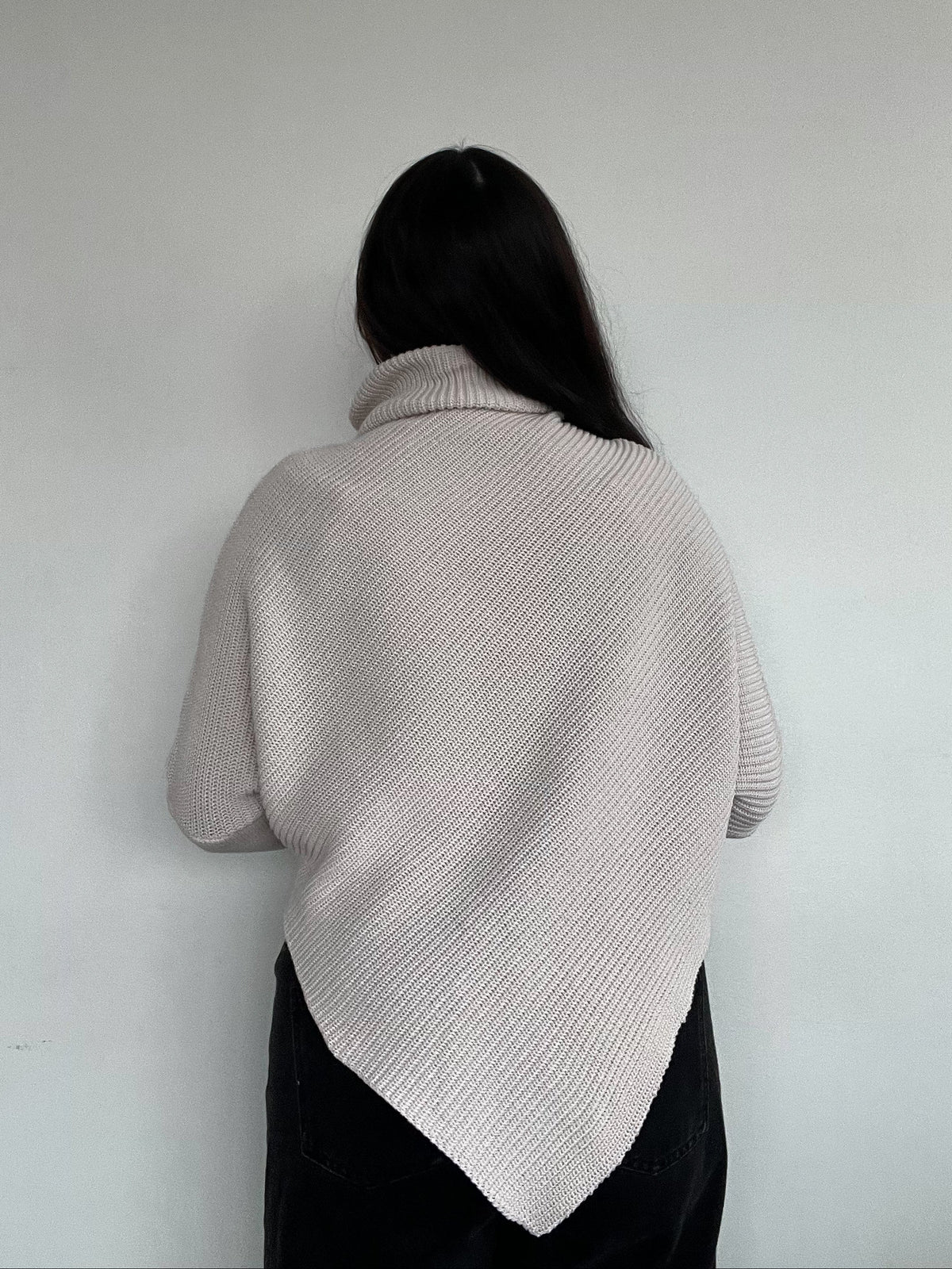 SWEATER CELINE CRUDO - CHALECO DE ALGODÓN TIPO PONCHO CON MANGAS