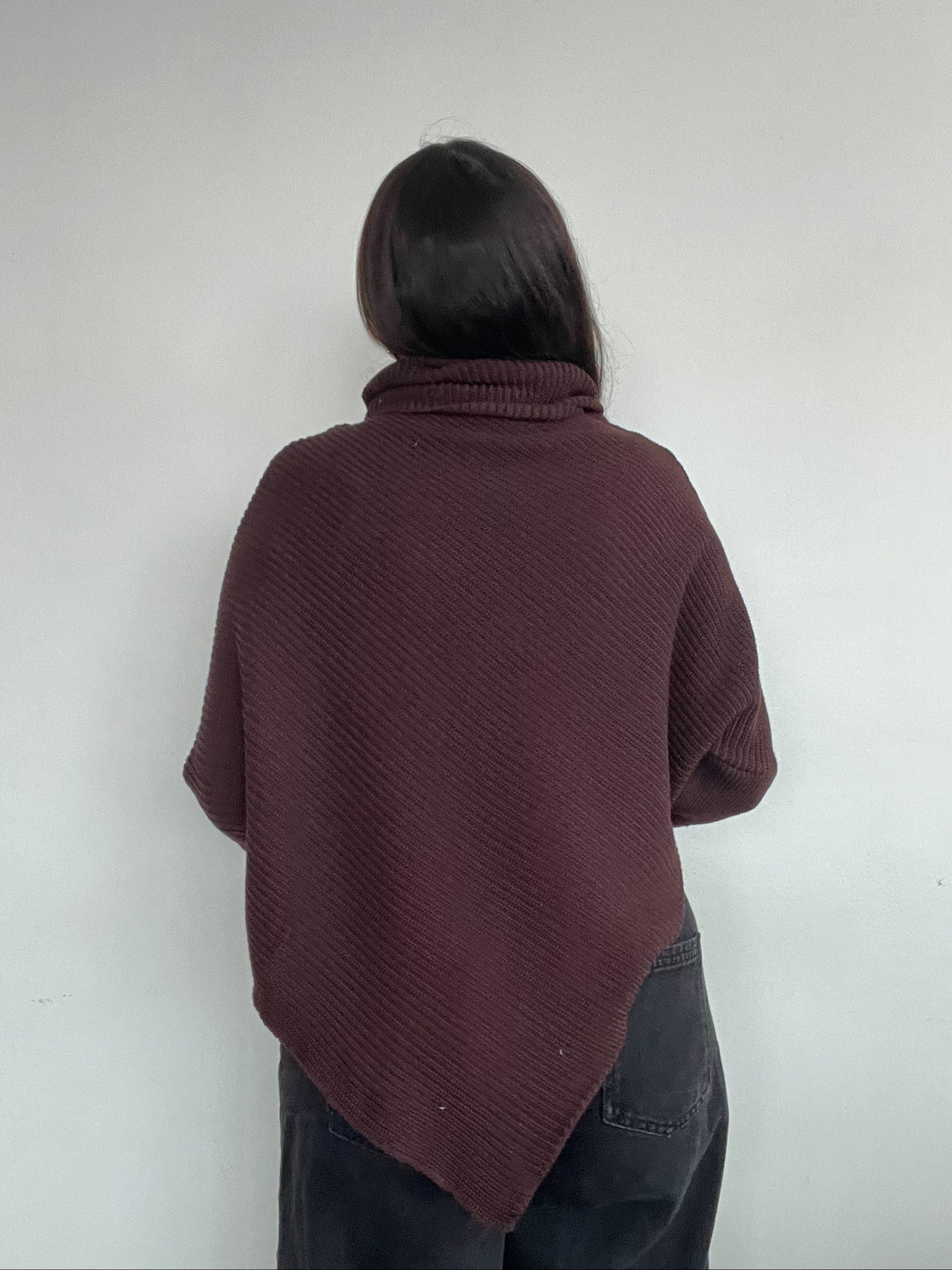 SWEATER CELINE CAFÉ - CHALECO DE ALGODÓN TIPO PONCHO CON MANGAS